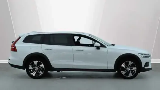 Used Volvo V60 CC 197 HP (144 kW) 2022 Estate
