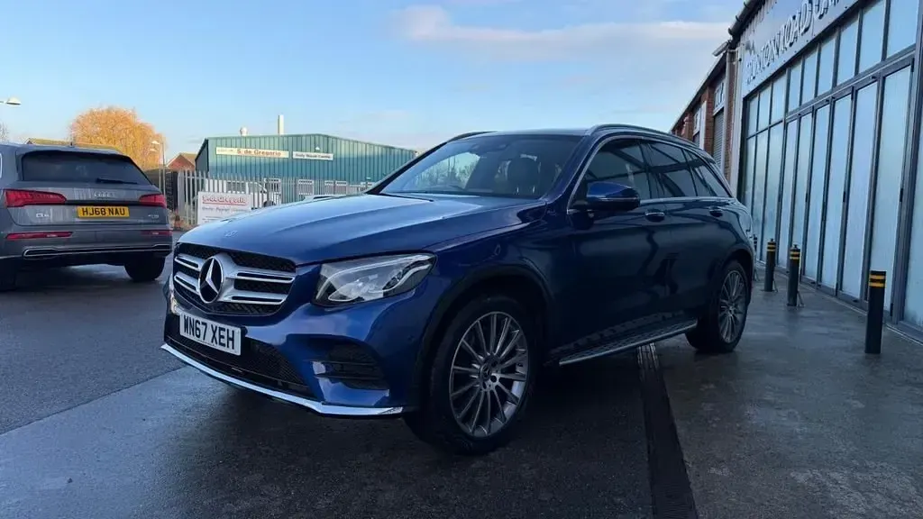 Usado Mercedes GLC250 AMG line 2017 Azul SUV