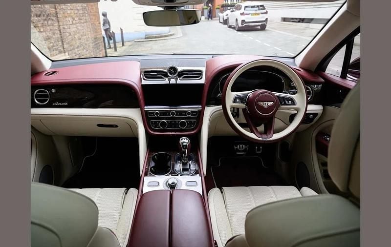 Used Bentley Bentayga 542 HP (398 kW) 2024 Red SUV