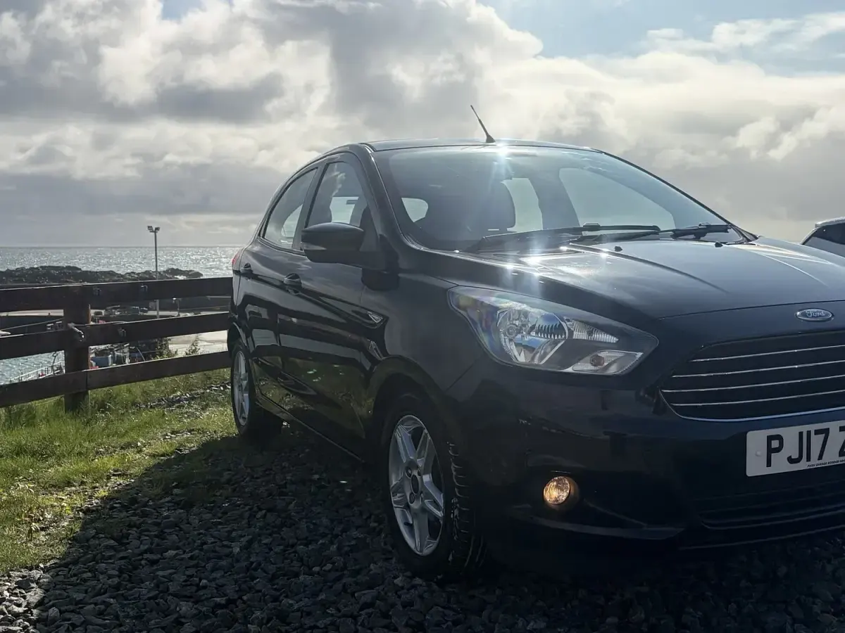 Used Ford Ka Plus Zetec 70 HP (51 kW) 2017 Black Hatchback