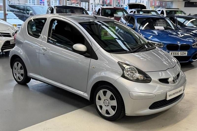 Used Toyota Aygo 67 HP (49 kW) 2006 Silver Hatchback