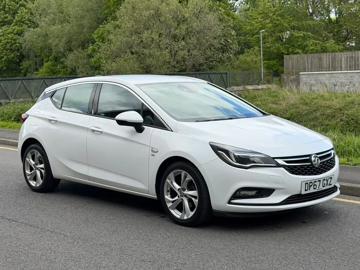 Gebraucht Vauxhall Astra SRi 150 PS (110 kW) 2018 Weiß Kleinwagen
