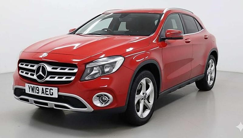 Used Mercedes GLA200 Executive 136 HP (100 kW) 2019 Red SUV