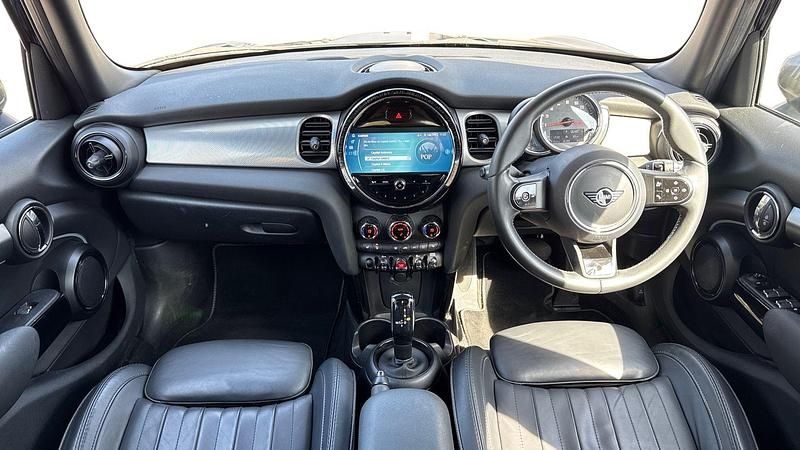 Usado Mini Cooper Exclusive 134 HP (98 kW) 2022 Preto Citadino