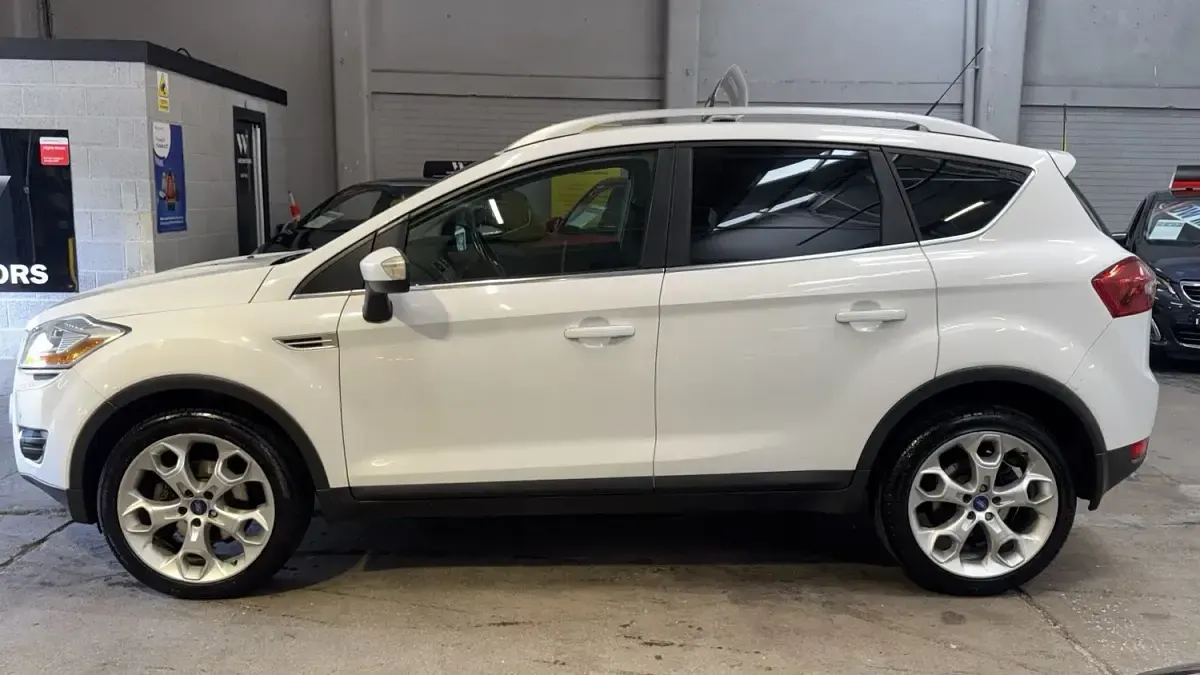 Used Ford Kuga Zetec 140 HP (102 kW) 2012 White SUV