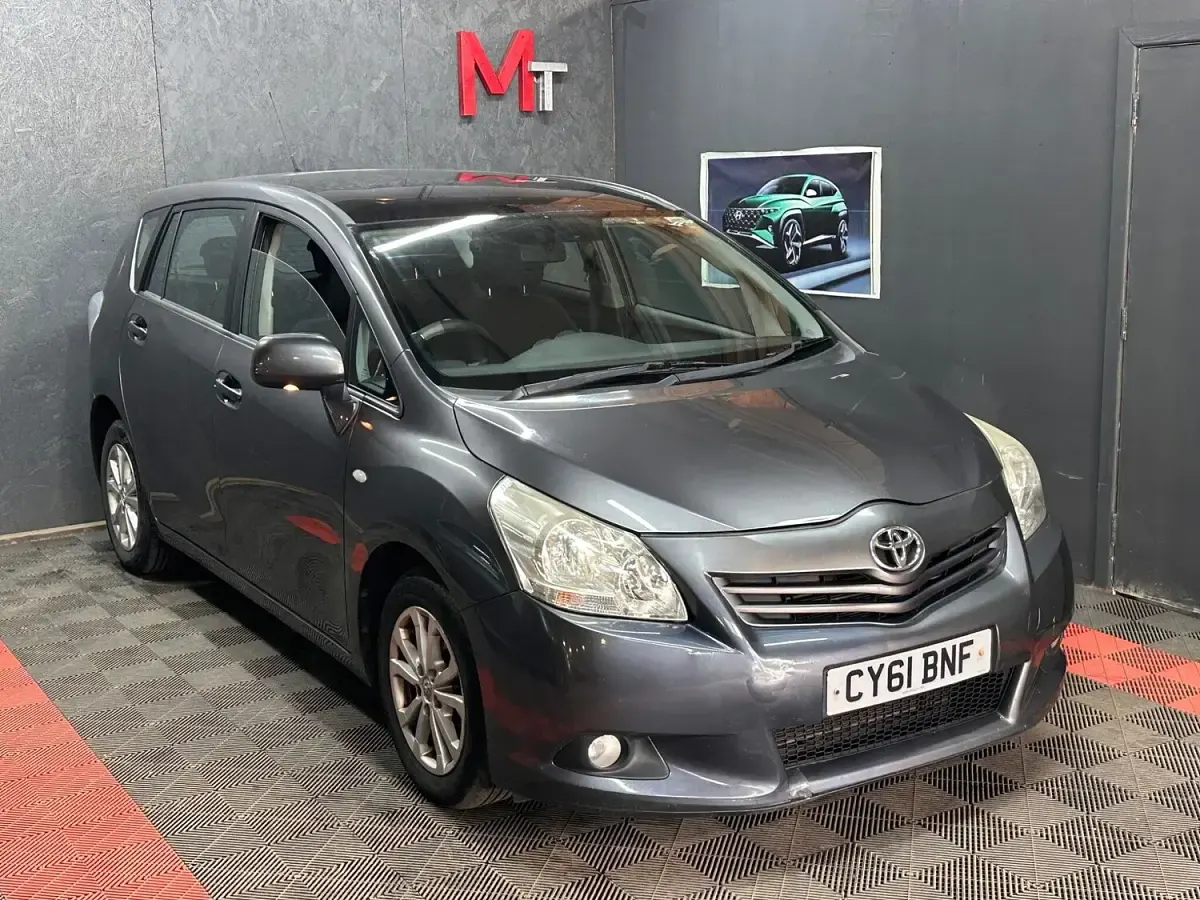 Used Toyota Verso 126 HP (92 kW) 2011 Grey MPV
