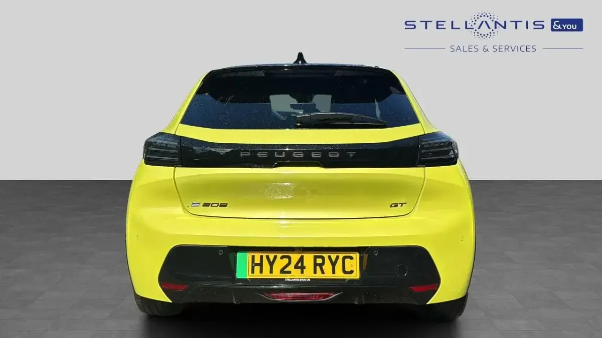 Used Peugeot e-208 GT 113 kW (154 HP) 2024 Yellow Hatchback