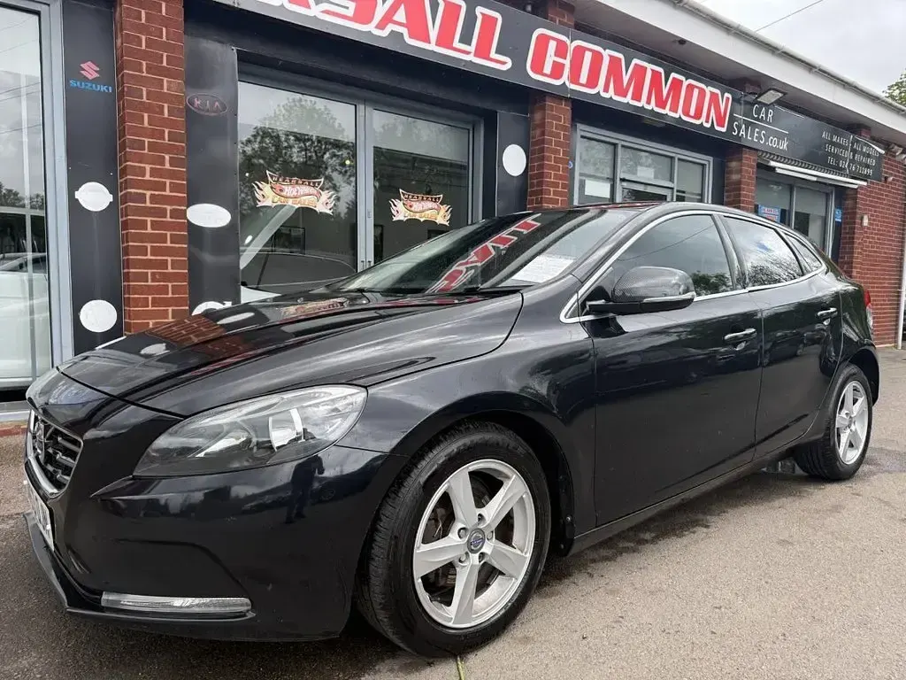 Used Volvo V40 SE 115 HP (84 kW) 2014 Black Hatchback