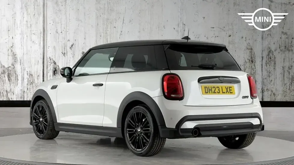 Used Mini Cooper Exclusive 134 HP (98 kW) 2023 White Hatchback