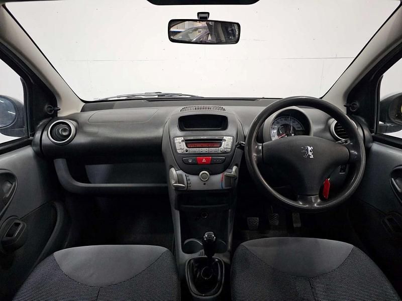 Used Peugeot 107 68 HP (50 kW) 2008 Silver Hatchback