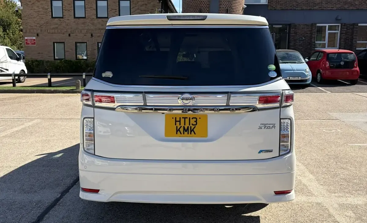 Used Nissan Elgrand 2013 White MPV