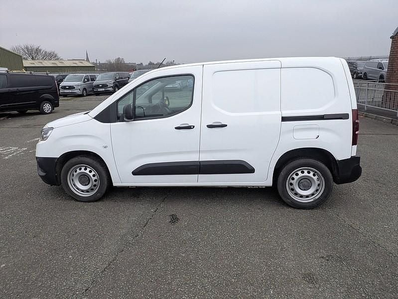 Usado Toyota Proace Active 120 CV (88 kW) 2022 Blanco Monovolumen