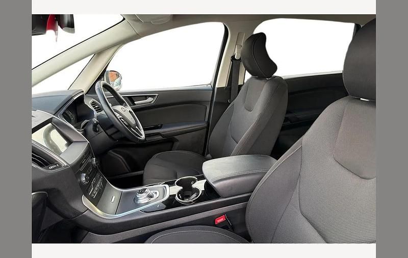 Begagnad Ford S-MAX Titanium 190 HK (139 kW) 2022 Silver Minibuss