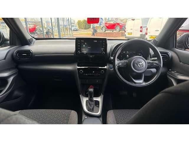 Used Toyota Yaris Cross Design 113 HP (83 kW) 2023 Grey SUV