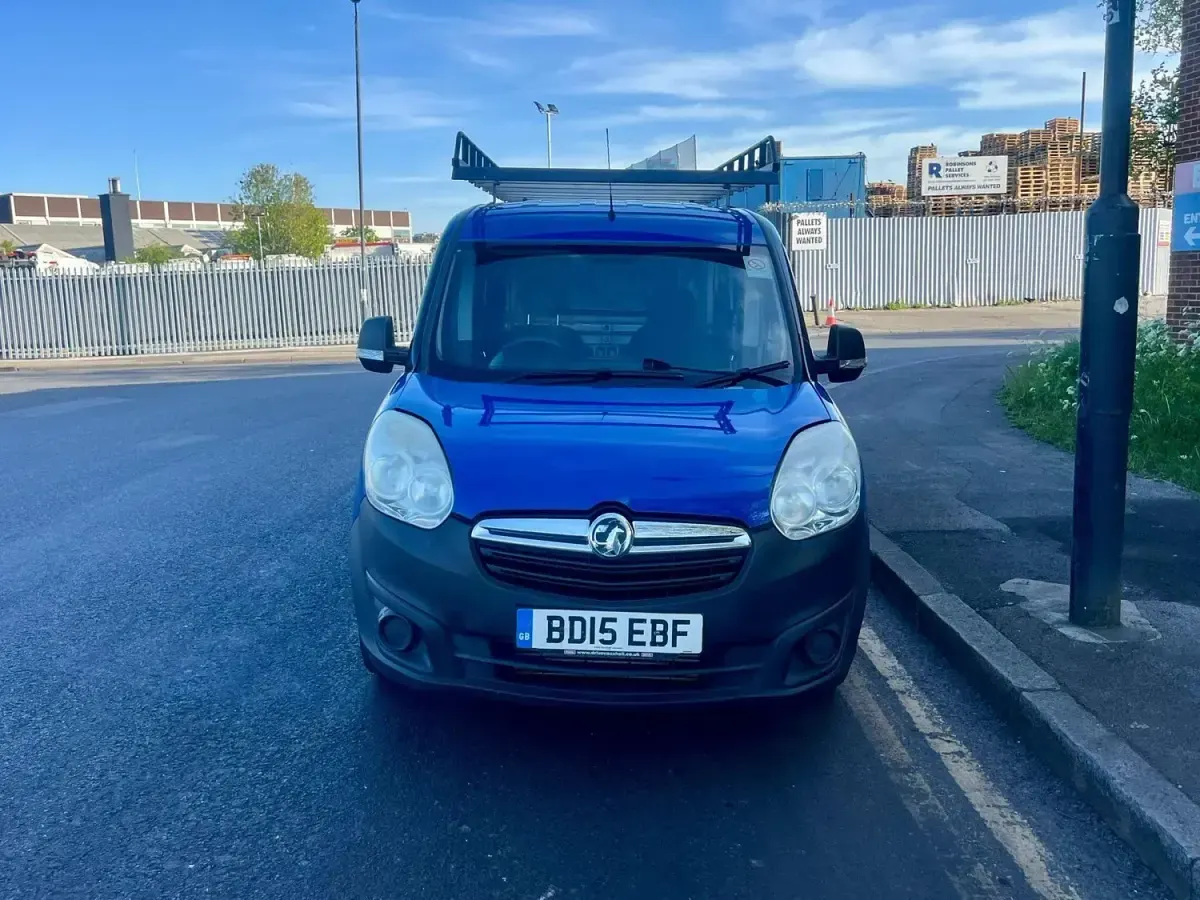 Używany Vauxhall Combo 90 KM (66 kW) 2015 Niebieski Minivan