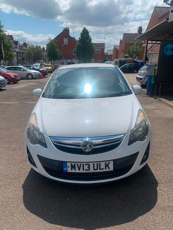 Used Vauxhall Corsa 83 HP (61 kW) 2013 White Hatchback