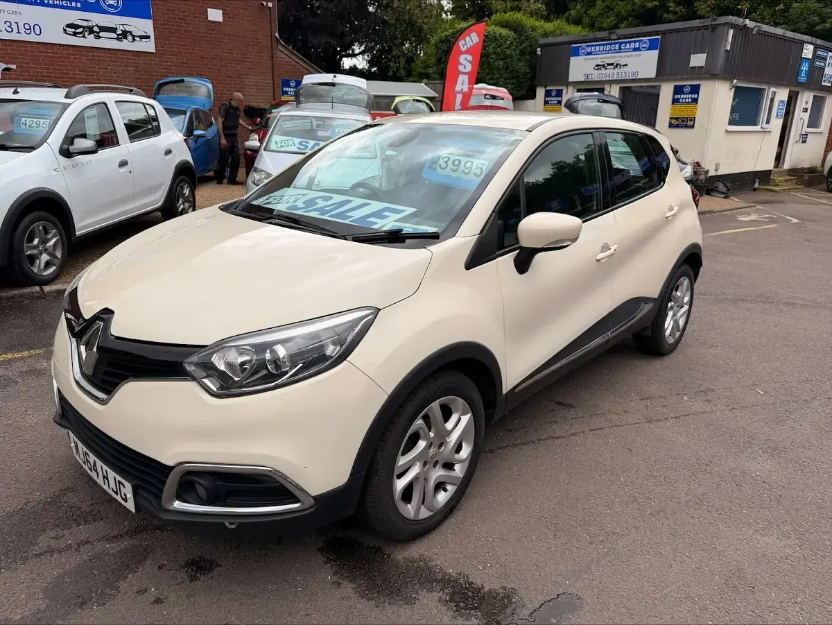 Used Renault Captur Dynamique 90 HP (66 kW) 2014 Cream SUV