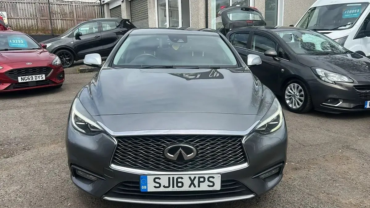 Used Infiniti Q30 Premium 109 HP (80 kW) 2016 Grey Hatchback