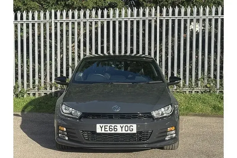 Usado VW Scirocco Black Edition 150 HP (110 kW) 2016 Cinzento Coupé