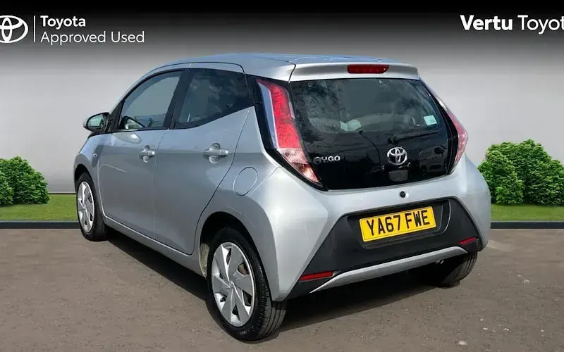Used Toyota Aygo X-play 69 HP (50 kW) 2018 Silver splash Hatchback