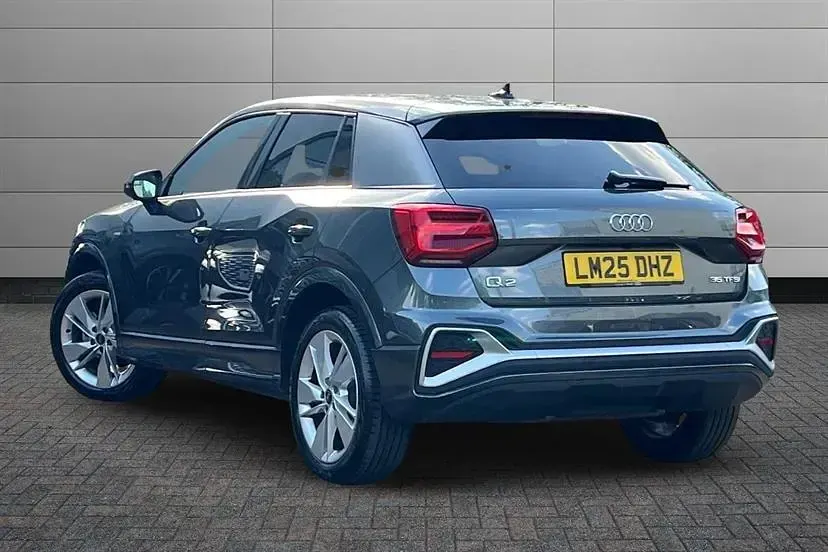 Usado Audi Q2 S-Line 150 CV (110 kW) 2025 Gris SUV