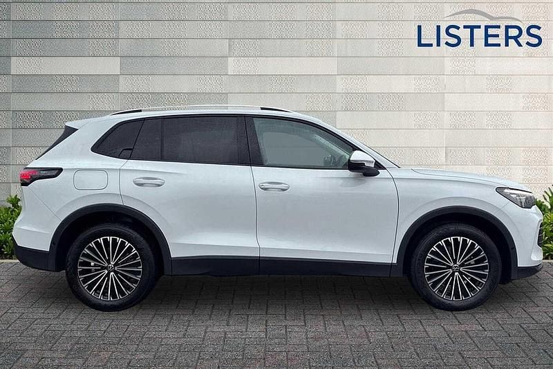 New VW Tiguan Match 150 HP (110 kW) 2025 Pure white SUV