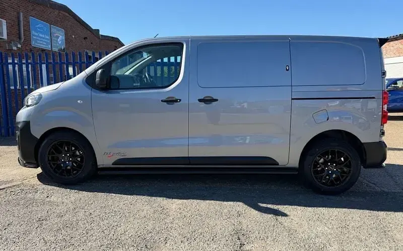 Begagnad Peugeot Expert Premium 144 HK (105 kW) 2022 Van