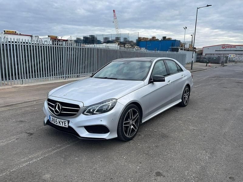Usado Mercedes E220 Premium 2015 Prateado Sedan