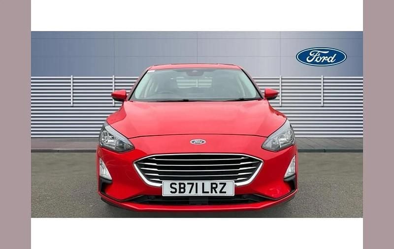 Used Ford Focus Titanium 125 HP (91 kW) 2022 Red Hatchback