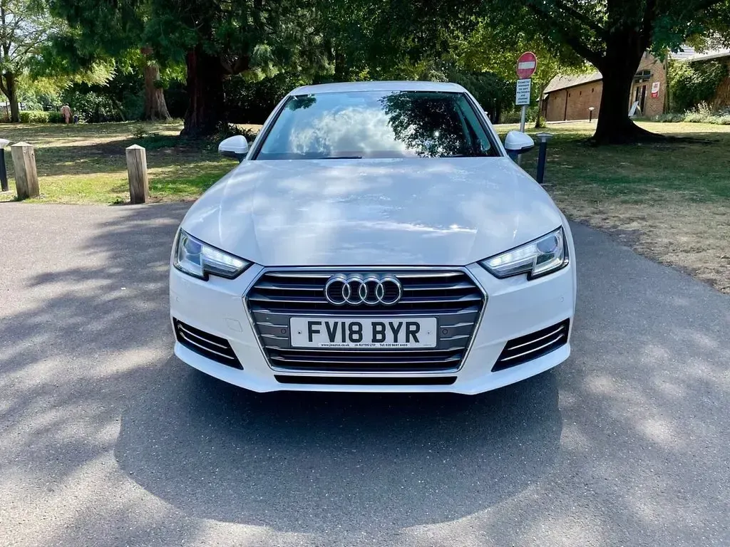Used Audi A4 Sport 150 HP (110 kW) 2018 White Sedan