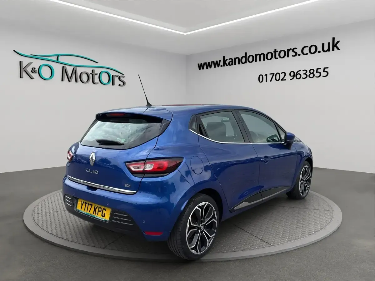 Used Renault Clio Dynamique 2017 Blue Hatchback