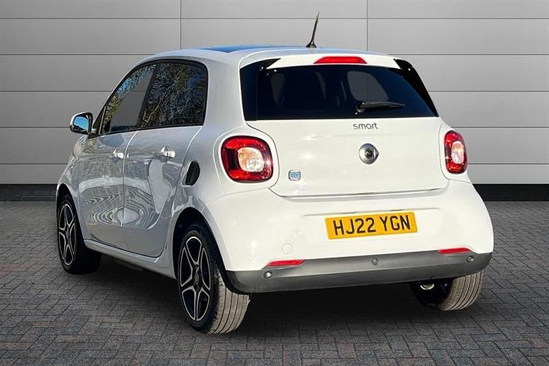 Used Smart ForFour Electric Drive Premium 60 kW (82 HP) 2022 White Hatchback