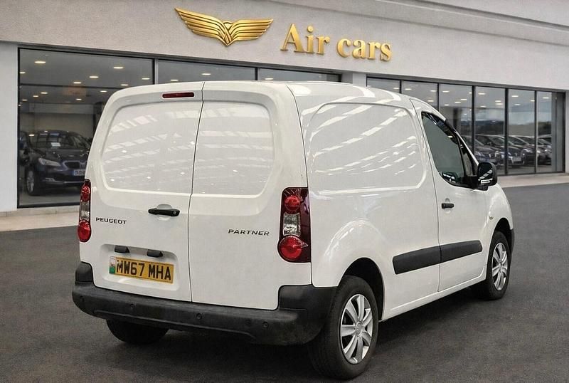 Used Peugeot Partner 2017 White