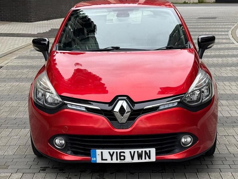 Used Renault Clio IV Dynamique 2016 Red Hatchback
