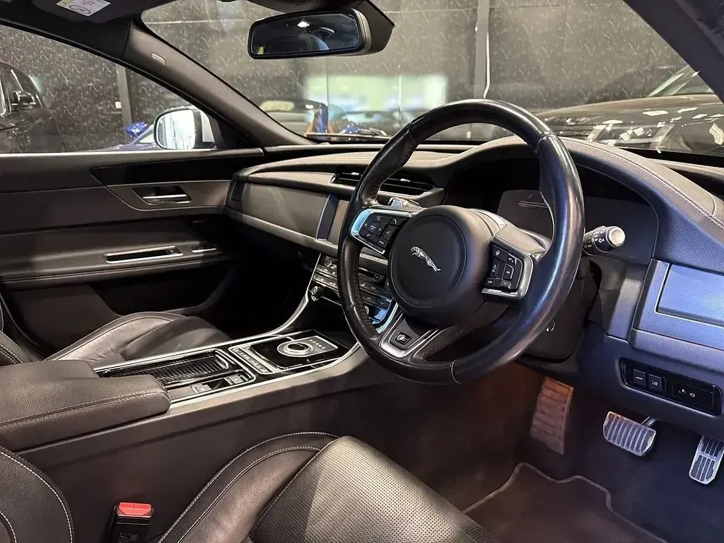 Usado Jaguar XF S 300 HP (220 kW) 2018 Prateado Carrinha
