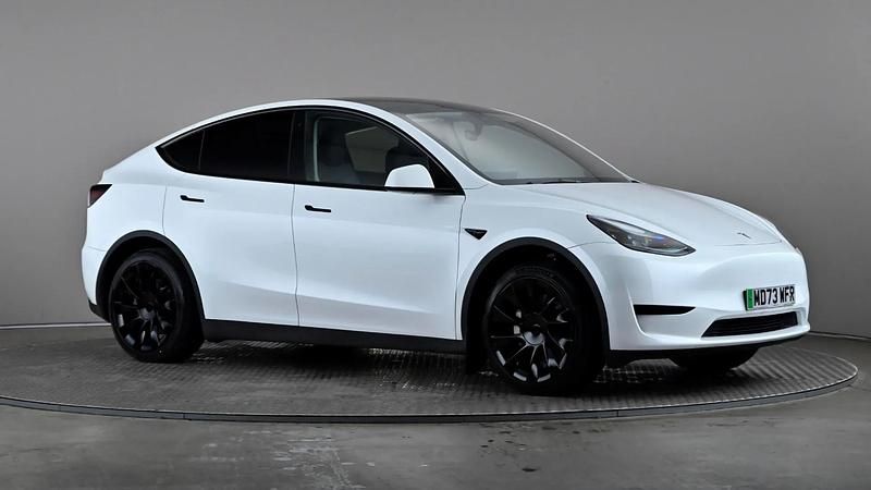 White Used 2023 Tesla Model Y RWD SUV | £24,988 (Fair price) - Image 1/3