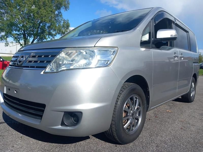 Used Nissan Serena 2010 Silver MPV