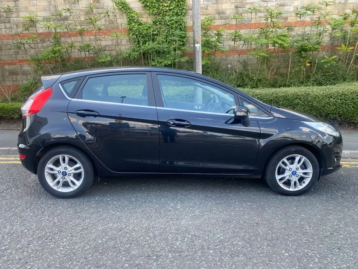 Used Ford Fiesta Zetec 82 HP (60 kW) 2014 Black Hatchback