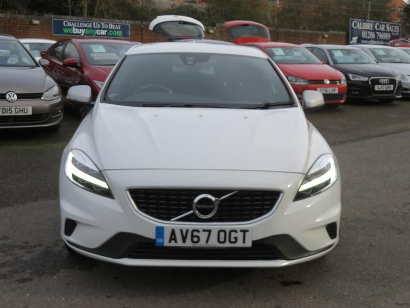 Used Volvo V40 R-Design 122 HP (89 kW) 2017 White Hatchback