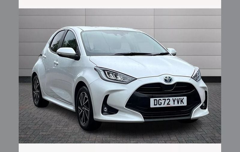 White Used 2022 Toyota Yaris Hybrid Design Hatchback | £16,195 (Good price) - Image 1/4