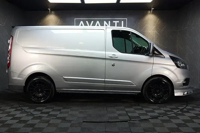 Usado Ford Transit Custom Limited 130 CV (95 kW) 2020 Plateado Van