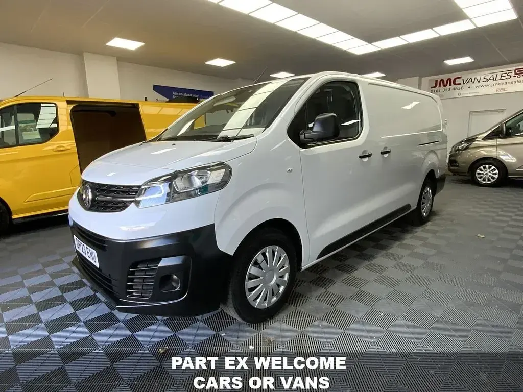 Used Vauxhall Vivaro S 100 HP (73 kW) 2023 White MPV