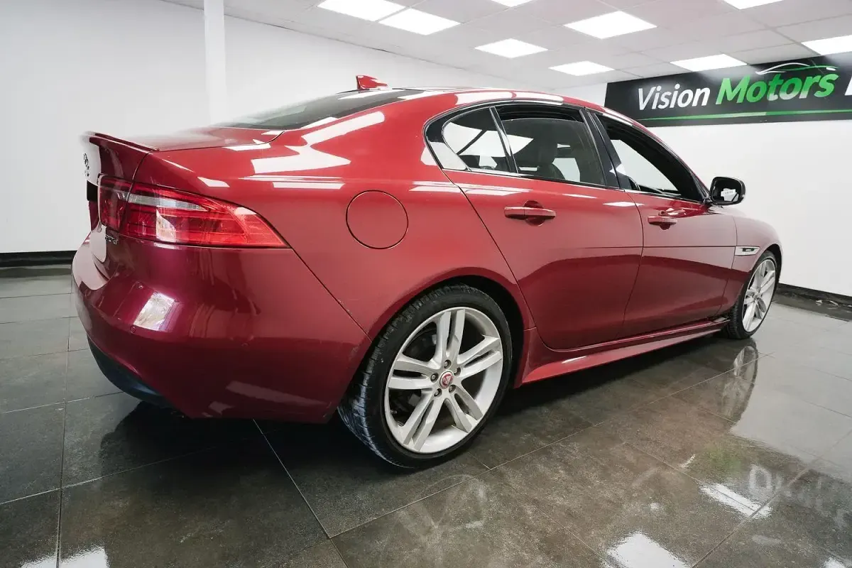 Used Jaguar XE R-Sport 180 HP (132 kW) 2017 Red Sedan