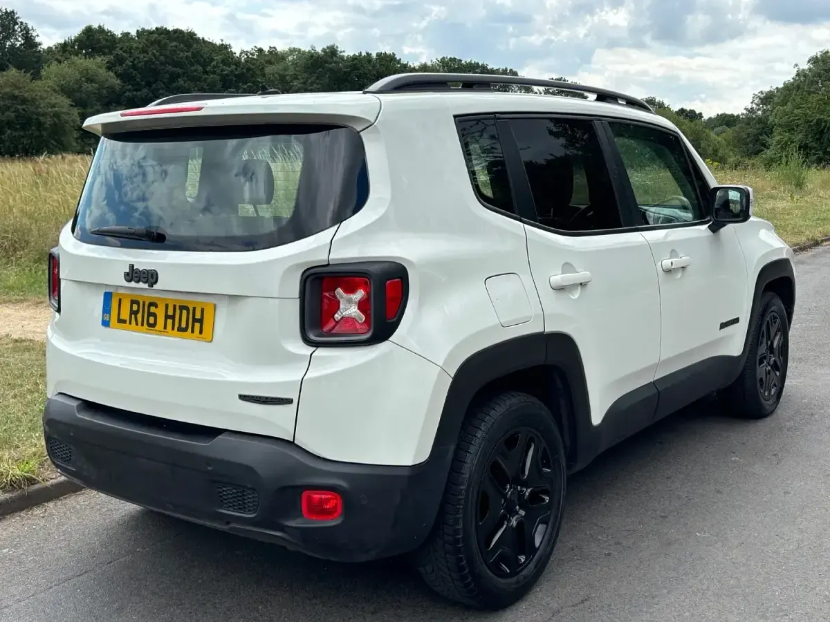 Used Jeep Renegade Night Eagle 120 HP (88 kW) 2016 White SUV