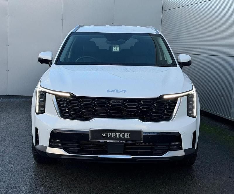White Used 2025 Kia Sorento SUV | £41,995 (Good price) - Image 1/4