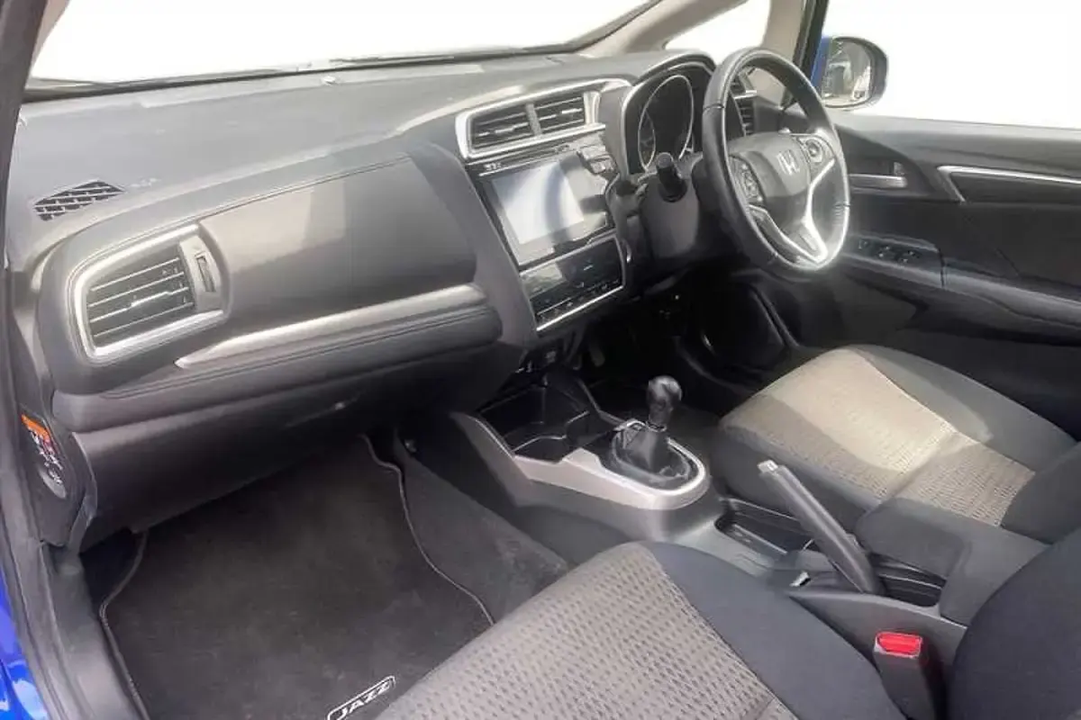 Used Honda Jazz EX 102 HP (75 kW) 2019 Brilliant sporty blue Hatchback