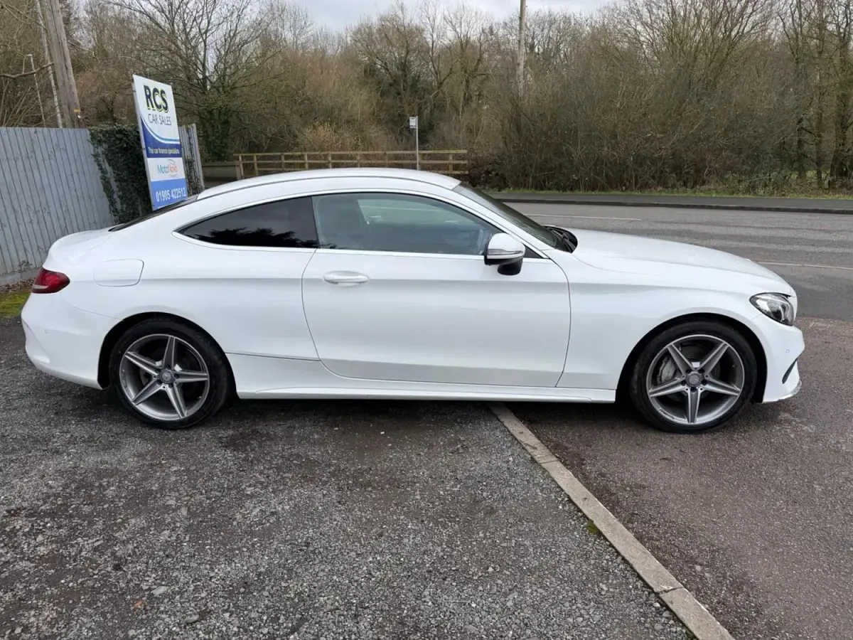 Begagnad Mercedes C220 AMG line 2016 Vit Sportkupé