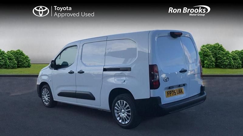 New Toyota Proace 120 HP (88 kW) 2025 White MPV