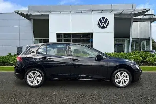 Usado VW Golf VIII Life 110 HP (80 kW) 2022 Preto Citadino