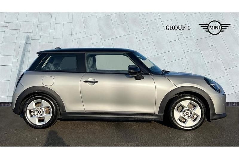 Used Mini Cooper Hatch 156 HP (114 kW) 2024 Silver Hatchback